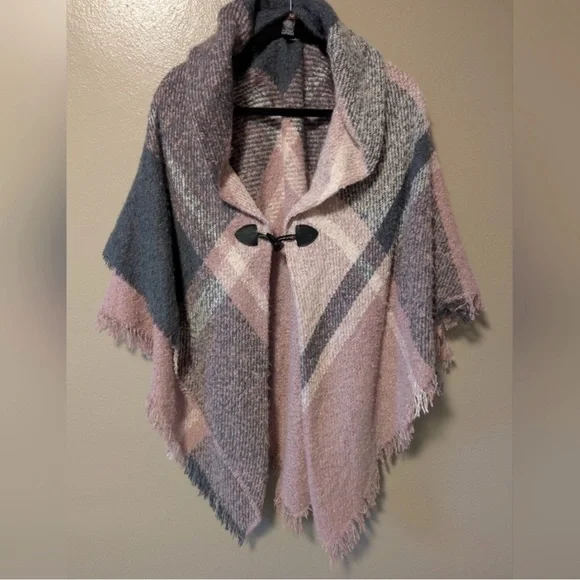 150: NWT OSFM Elegant Pink and Grey Plaid Cape - Picture 7 of 9